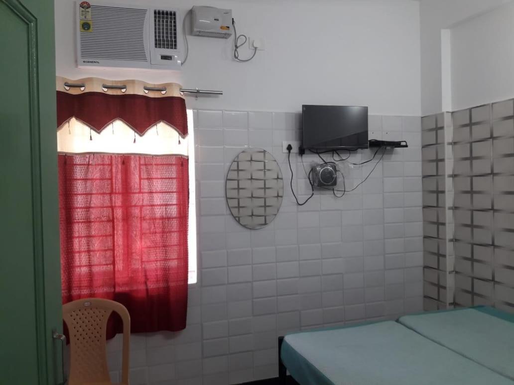 Lakshmi Paradise Lodge A/C Поллачи Экстерьер фото